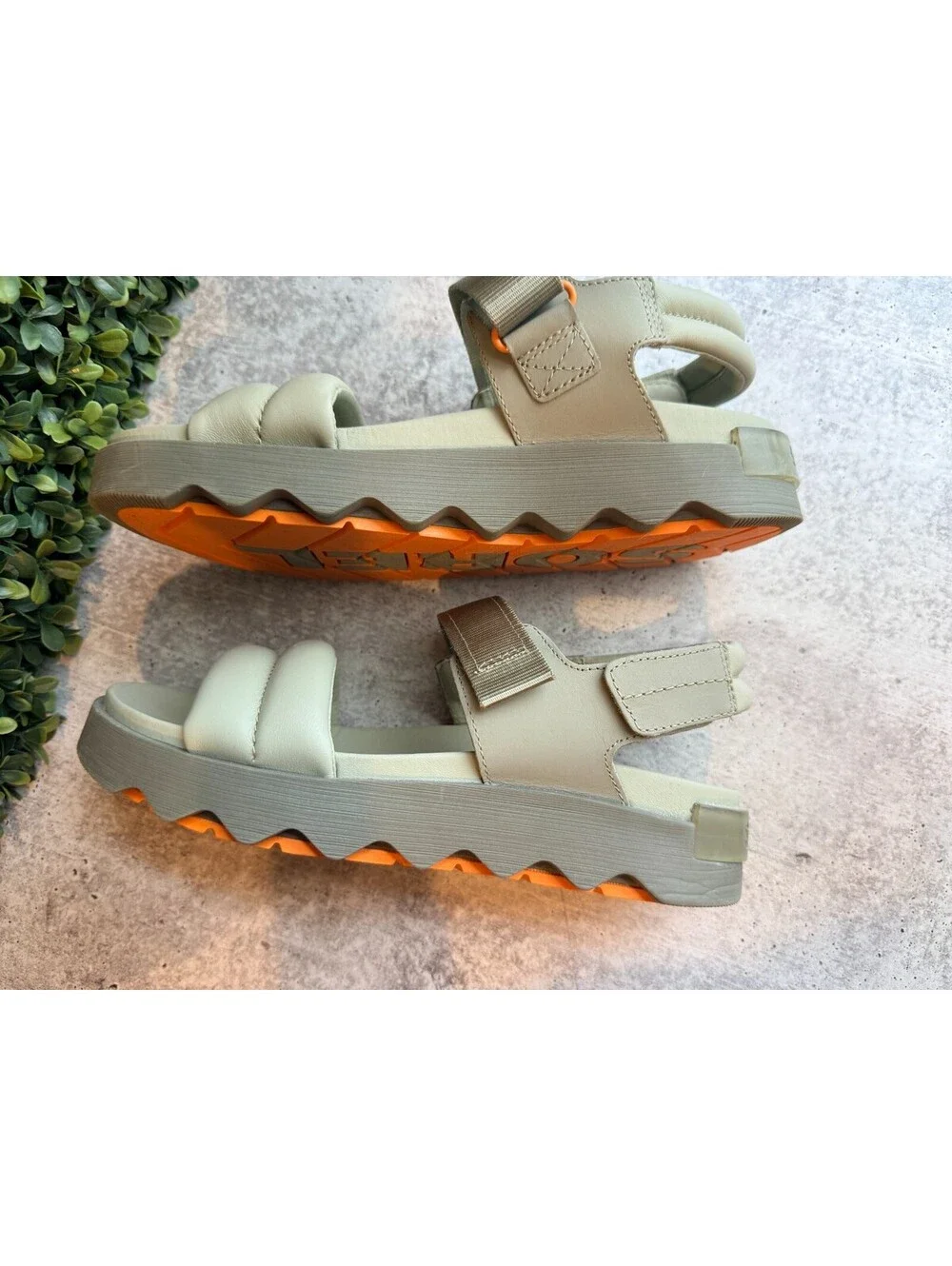 Sorel Women's VIIBE Leather Sandal - Safari Green, Size 8